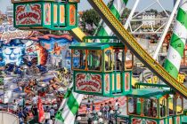 Es verfügt über 42 relativ geschlossene Kabinen, lediglich überhalb des Türbereichs ist ein bissl freie Luft. Hier aufgenommen auf der Rheinkirmes 2022 in Düsseldorf. • © ummeteck.de - Christian Schön