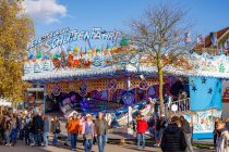 Die Petersburger Schlittenfahrt ist ein Fahrgeschäft des Schaustellerbetriebes Peter Burgdorf (gehört Nadine Radünz) aus Hambühren. • © ummeteck.de - Christian Schön