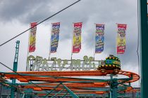 Crazy Mouse (Janßen) - Spinning Coaster - Zunächst fährt der Coaster als normale Achterbahn, ab etwas dem zweiten Teil der Fahrt geht dann die Spinning Funktion in Betrieb.  • © ummeteck.de - Christian Schön