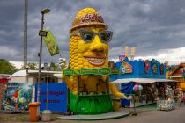 Aschaffenburger Volksfest 2023 - Kirmes - Bilder - Da sag einer, auf einer Kirmes könne man nicht gesund essen.  • © kirmesecke.de - Christian Schön