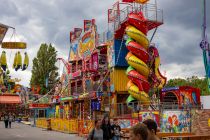 Aschaffenburger Volksfest 2023 - Bilder - Freddys Circus - [:103146::Freddys Circus:] hat mehrere Etagen zum entdecken. • © kirmesecke.de - Christian Schön