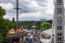 Aschaffenburger Volksfest 2023 - Kirmes - Bilder - Vom Volksfestplatz kannst Du über eine Brücke über den Main in die Altstadt laufen. • © kirmesecke.de - Christian Schön