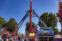 Im Jahr 2013 hatte die Überschlags-Schaukel ihre Premiere auf dem Frühlingsvolksfest in Köln Deutz. • © ummet-eck.de / kirmesecke.de