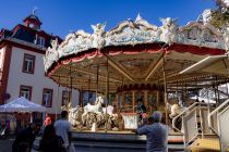 Das wunderschöne Pferdekarussell. • © kirmesecke.de - Schön