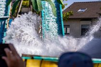 Big Splash Wildwasserbahn (Klünder) - Fahrgeschäft - Bilder 2023 - Die Bahn macht ihrem Namen also alle Ehre. • © ummet-eck.de / kirmesecke.de