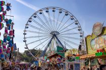 Das Liberty Wheel auf der Frankfurter Dippemess im Herbst 2023. • © ummet-eck.de / kirmesecke.de