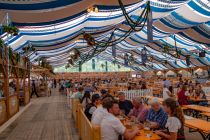 Die Zelte sind in verschiedenen Größen verfügbar, das reicht von einer Kapazität von 100 Gästen bis hinauf zu 6.000 Gästen.  • © kirmesecke.de - Christian Schön