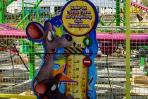 Kinder von einer Körpergröße zwischen 1,20 und 1,30 Metern dürfen nur in Begleitung eines Erwachsenen mitfahren. • © ummet-eck.de / kirmesecke.de
