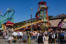 Toboggan (Konrad) - Wiesn-Attratkion - Laufgeschäft - Bilder - Oktoberfest München 2023. • © kirmesecke.de