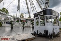 White Wheel (Küchenmeister) - Riesenrad - Bilder 2023 - Das im edlen schwarz-weiß gehaltene Riesenrad der Schaustellerfamilie von Sebastian und Marlon Küchenmeister hat eine Höhe von immerhin 38 Metern. • © ummet-eck.de - Schön