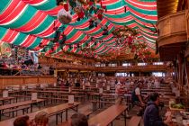 Das Festzelt Wilhelmers Schwabenwelt Du auf dem Cannstatter Volksfest in Stuttgart.  • © kirmesecke.de