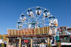 Das kleine und flinke Riesenrad auf dem Oktoberfest 2023 in München. • © kirmesecke.de - Christian Schön