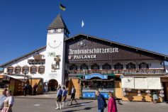 Das Armbrustschützenzelt auf der Wiesn im Jahr 2023 • © kirmesecke.de