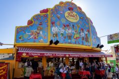 Bodos Cafezelt auf dem Oktoberfest 2023 • © kirmesecke.de