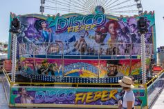 Der Schunkler Disco Fieber von Schramm in neuester Gestaltung auf dem Pützchens Markt 2023 in Bonn • © ummet-eck.de