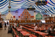 Die Festhalle Erdinger Weißbräu gehört ebenfalls zur Festhalle Schmidt. • © kirmesecke.de - Christian Schön