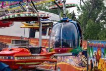 Eins der klassischen Kinderkarusselle mit Flugzeugen und was man sonst noch so fliegen lassen kann auf der Steinert Kirmes in Lüdenscheid. • © ummet-eck.de / christian schön