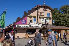 Hochreiters Zur Bratwurst auf dem Oktoberfest 2023 • © kirmesecke.de