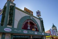 Ammer Hühner- und Entenbraterei auf der Wiesn 2023 • © kirmesecke.de