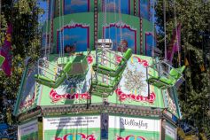 Der Wellenflug von Distel auf dem Herbstfest 2023 in Nürnberg. • © kirmesecke.de