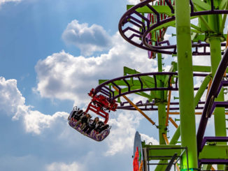 Mit dem Euro Coaster über das Cannstatter Volksfest sausen. // Foto: kirmesecke.de