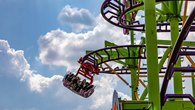 Mit dem Euro Coaster über das Cannstatter Volksfest sausen. // Foto: kirmesecke.de